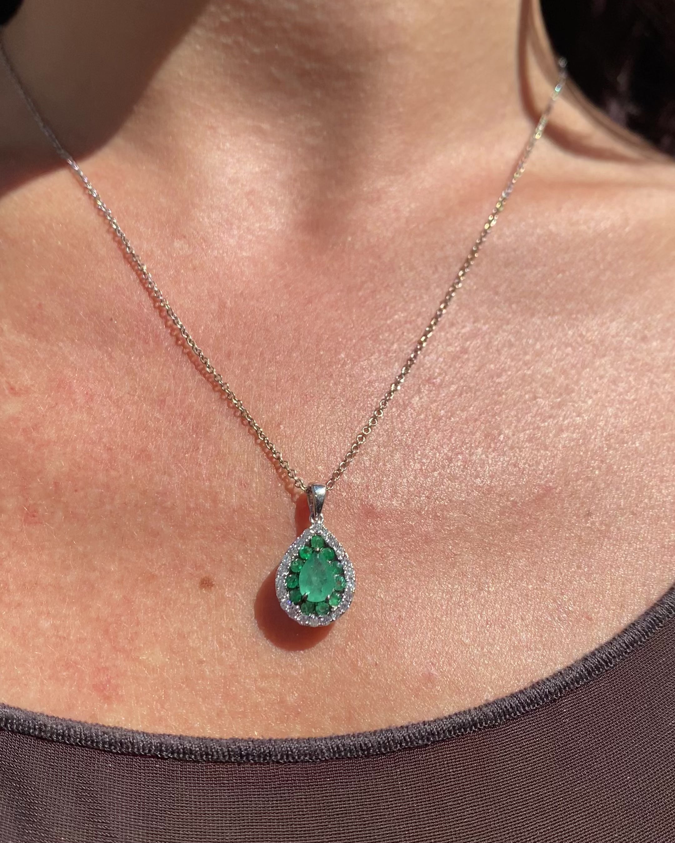 Daisy Pendant Emeralds 1.14 carat &amp; Diamonds "Solènea"