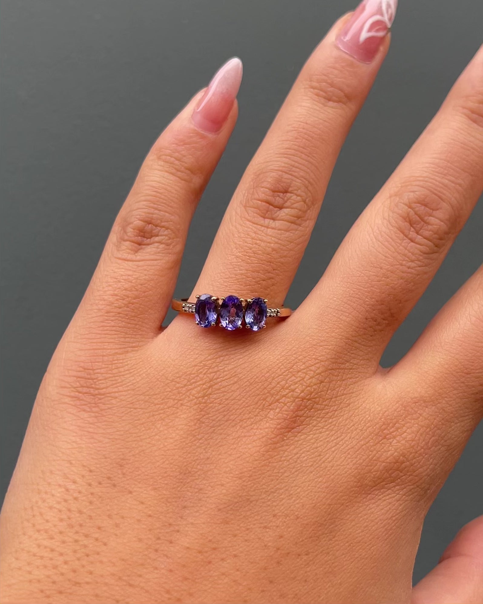 Anillo Trilogía Tanzanitas 1.65 quilates y Diamantes "Agathe"