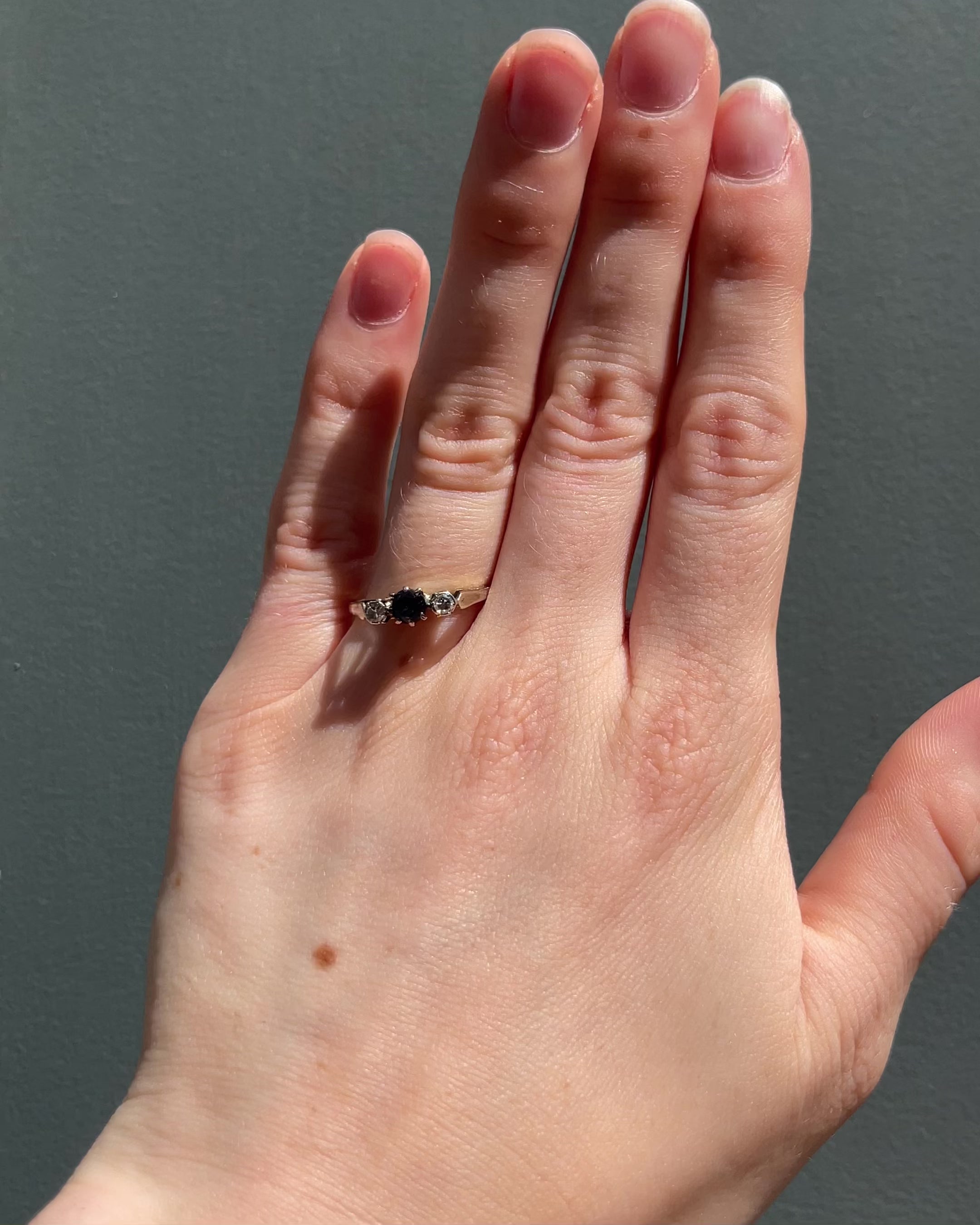 Anillo Trilogía Zafiro 0.40 Quilates y Diamantes "Gaïa"