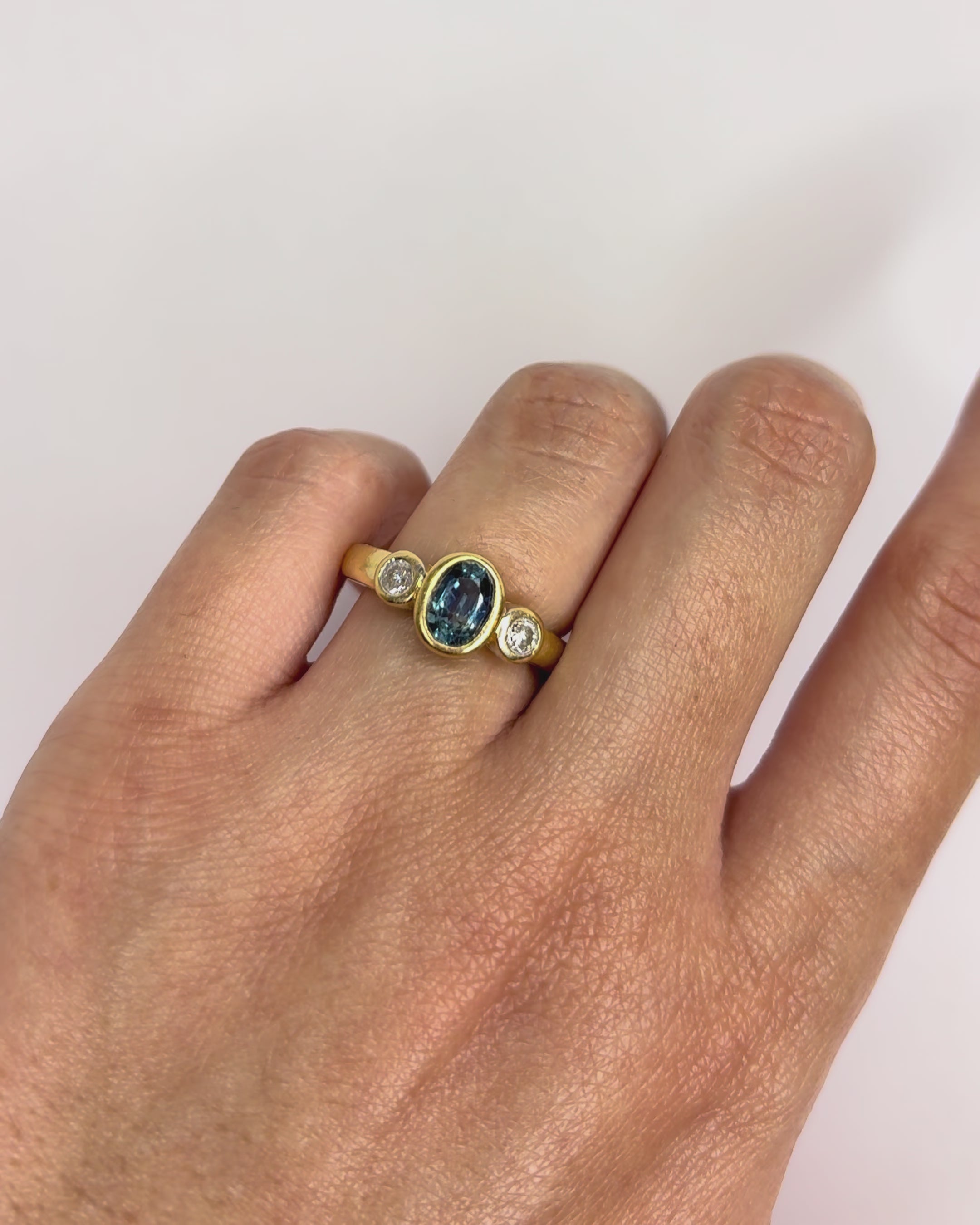 Bague Trilogie Saphir 1 carat &amp; Diamants 0.20 carat "Soline"