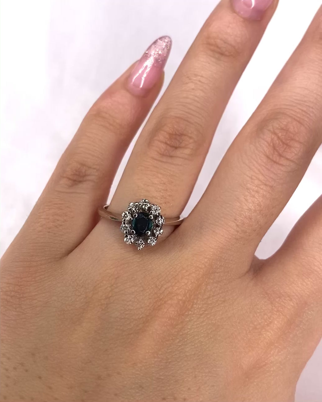Daisy Ring Sapphire 0.52 carat &amp; 10 Diamonds "Louisa"