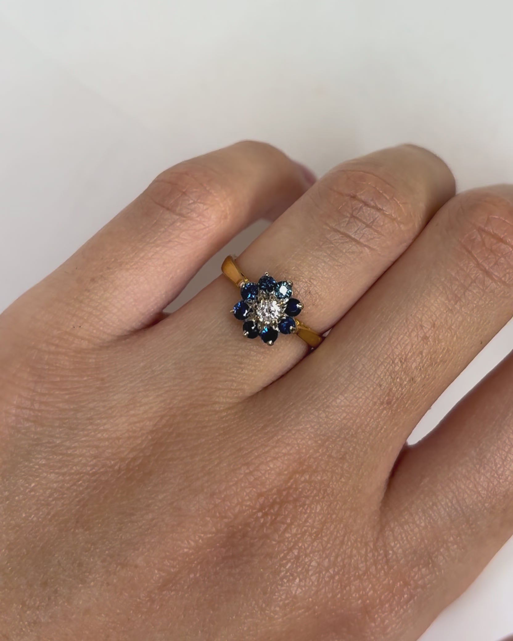Anillo Margarita Diamante y 8 Zafiros "Julie"
