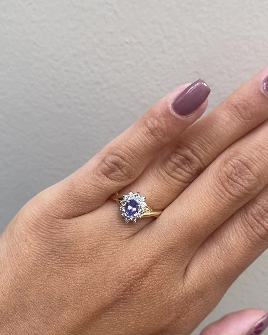 Bague Marguerite Tanzanite Taille Poire & Diamants "Avril"