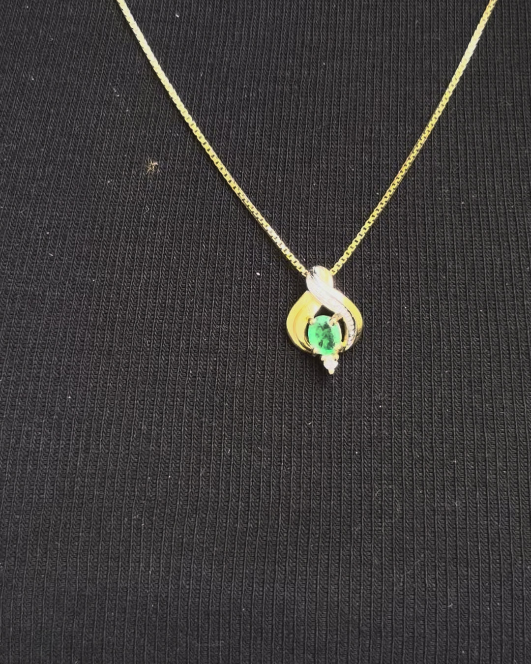 Emerald &amp; Diamond Pendant "Sonia"
