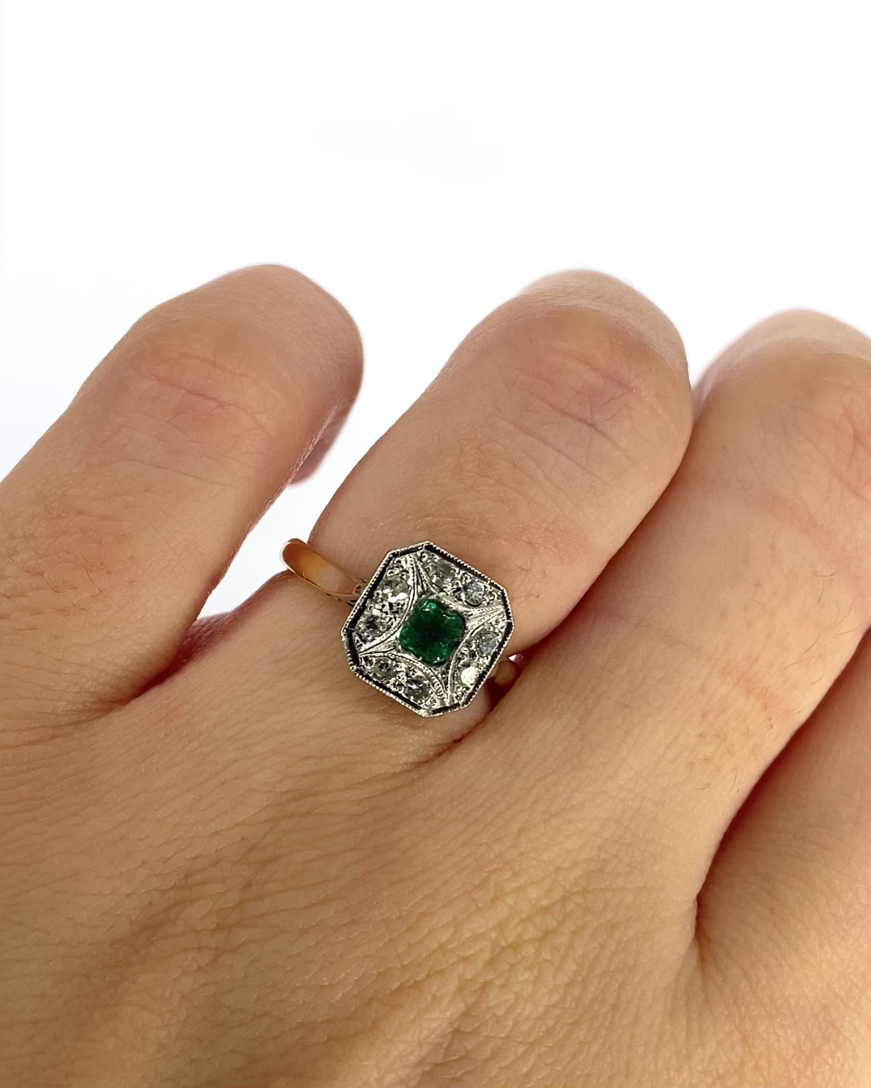 Anillo Art Déco Esmeralda y Diamantes "Adelie"