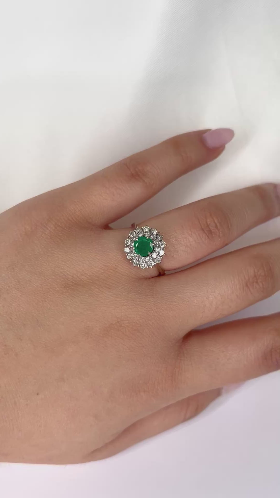 Bague Marguerite Émeraude 0.60 carat &amp; Diamants 0.52 carat "Elena"