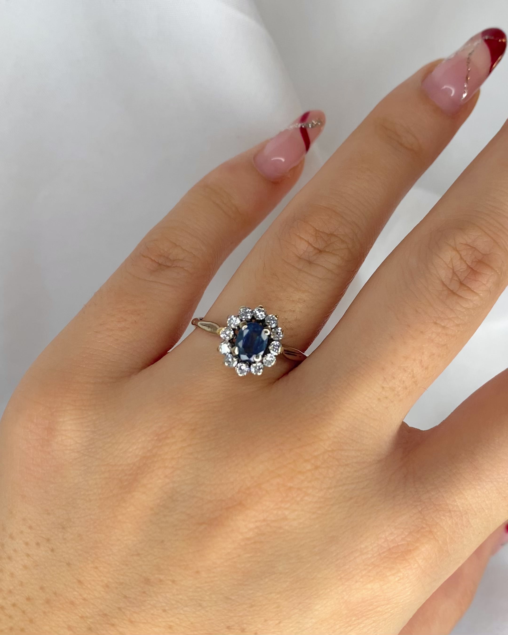 Bague Marguerite Saphir 0.90 carat &amp; 12 Diamants "Amalia"
