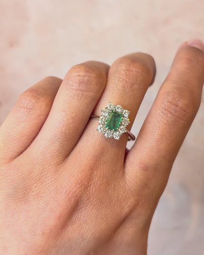 Anillo Margarita Esmeralda 0,61 quilates y Diamantes 0,50 quilates "Ségolène"