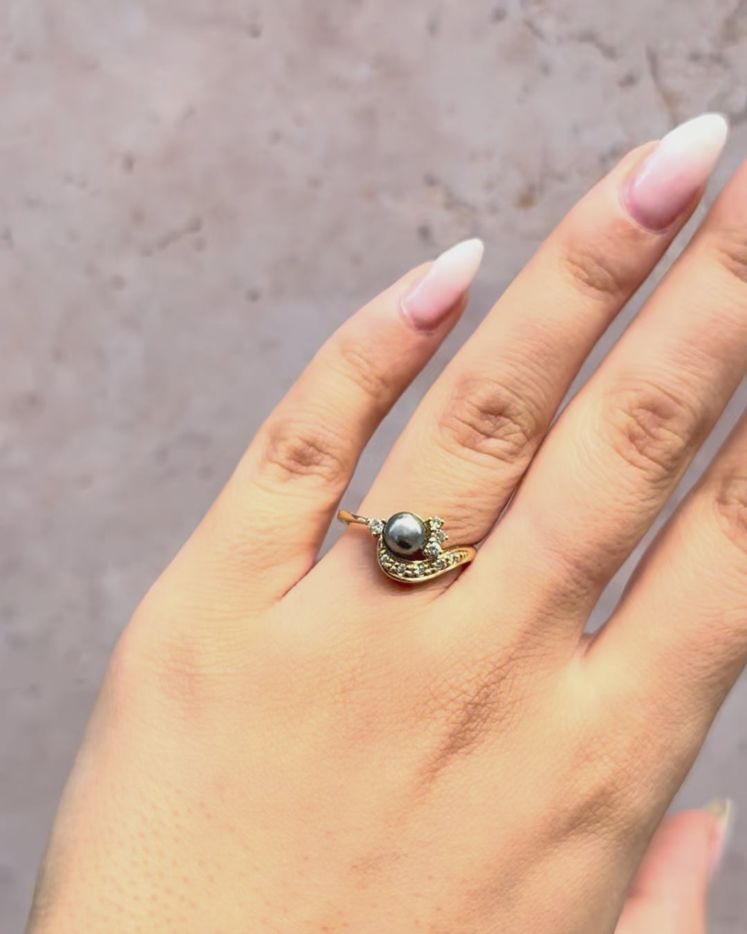 Anillo Tourbillon Perla Tahitiana y Diamantes "Hina"