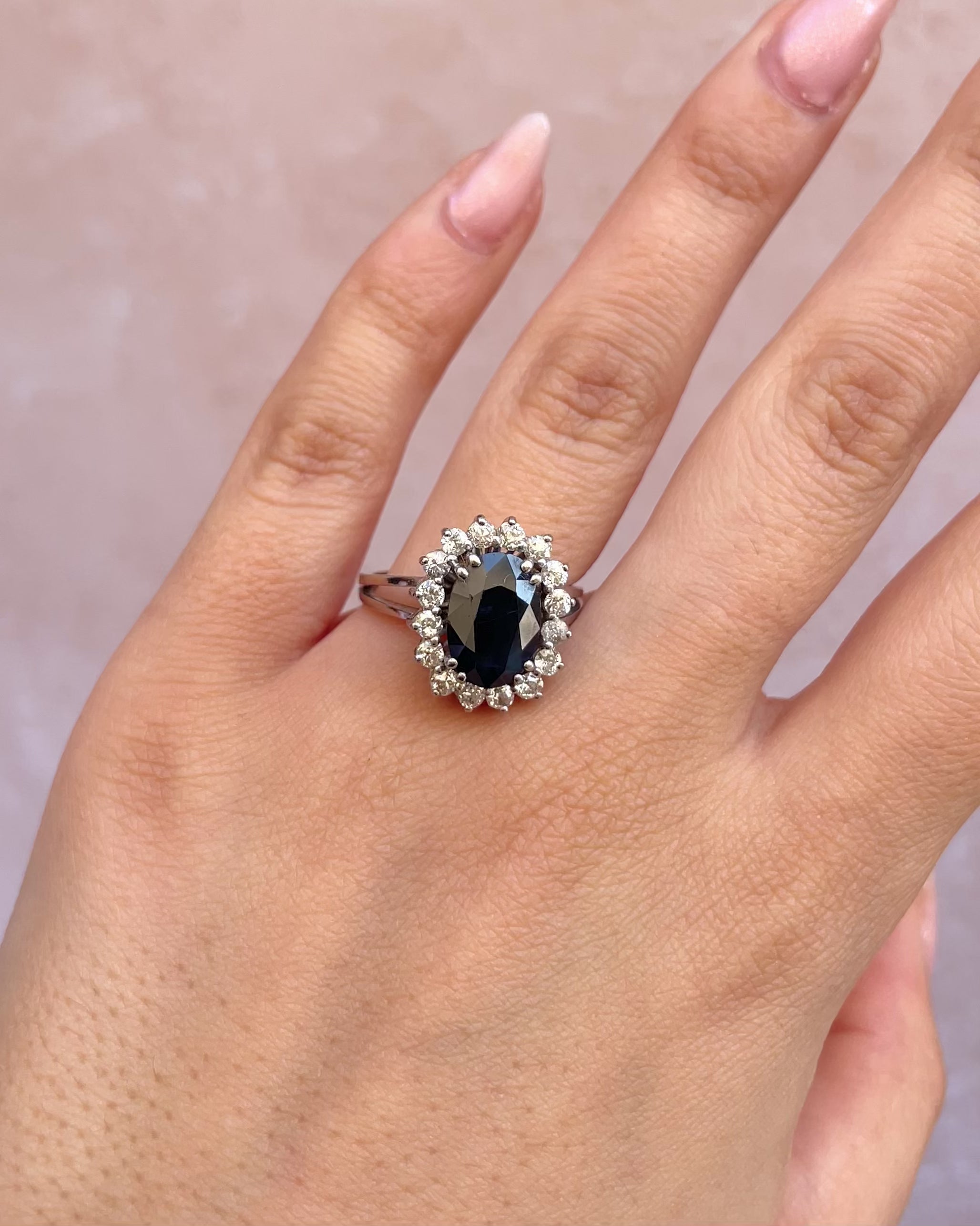 Bague Marguerite Saphir 3.50 carats &amp; Diamants 0.64 carat "Shana"