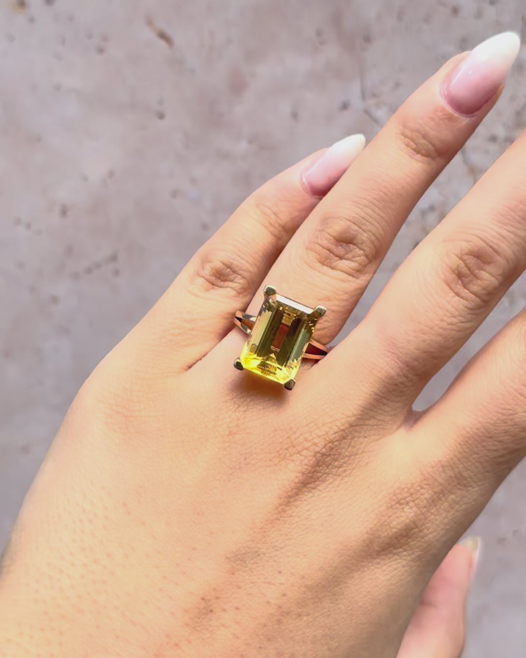 Anillo de cóctel con citrino de 5,73 quilates y oro de 5,22 g "Simone"