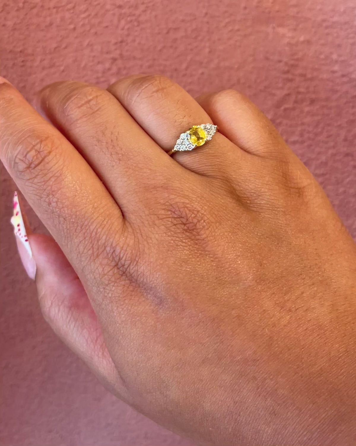 Bague Trilogie Saphir Jaune 0.90 carat &amp; Diamants 0.24 carat "Maïssa"