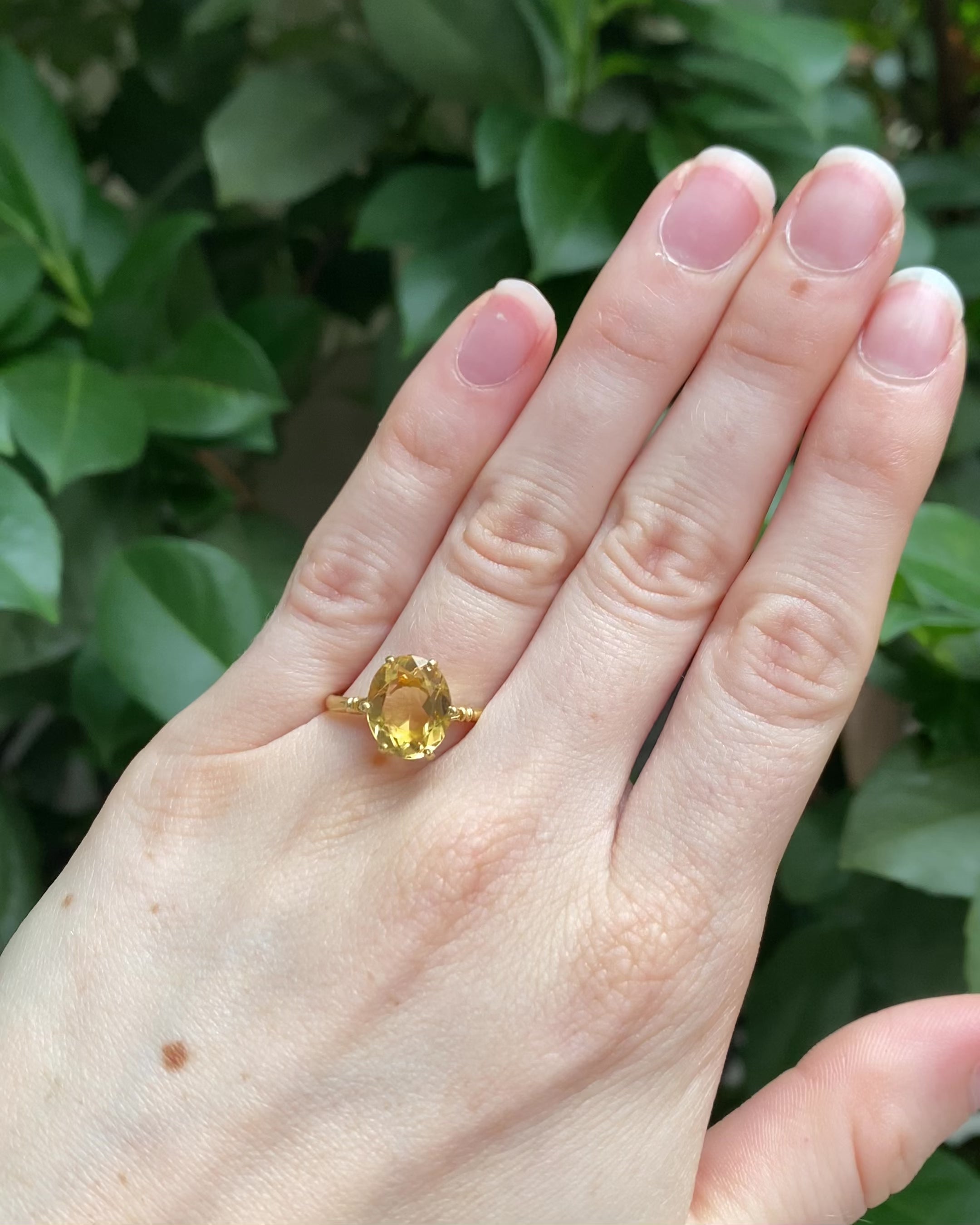 Anillo solitario citrino 2.80 quilates “Luzia"