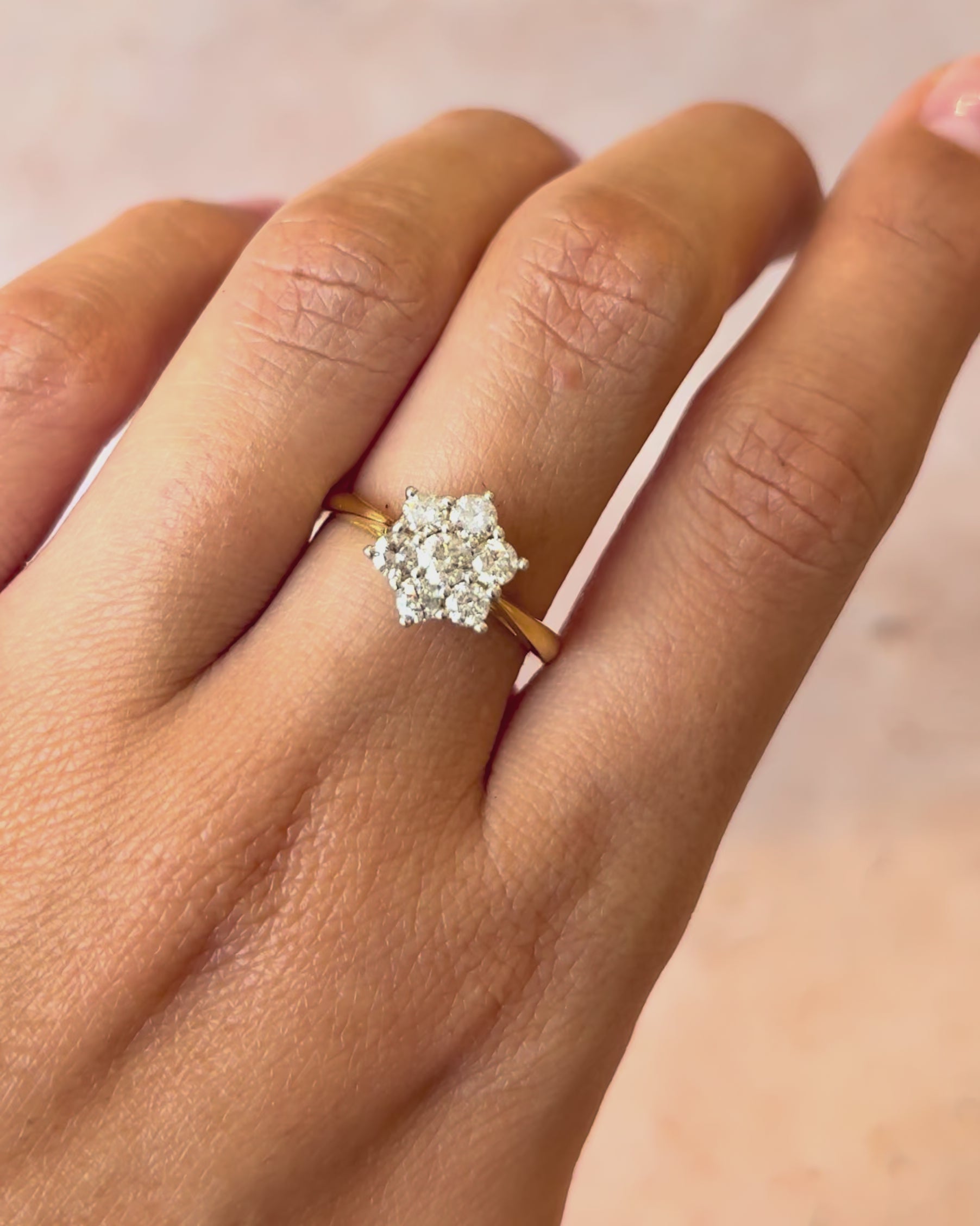 Anillo margarita de diamantes de 0,52 quilates «Ariana»