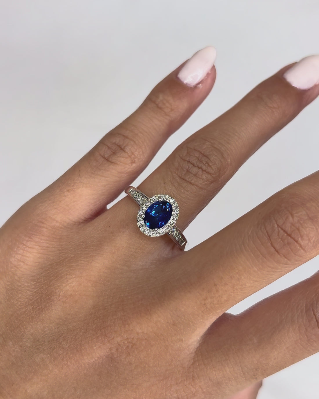 Bague Marguerite Saphir 1.41 carat &amp; 28 Diamants &quot;Amaya&quot;