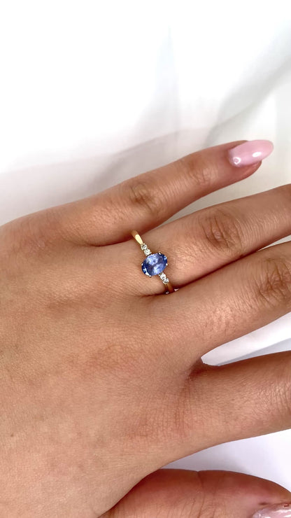 Bague Solitaire Saphir 0.85 carat &amp; 4 Diamants "Elvira"