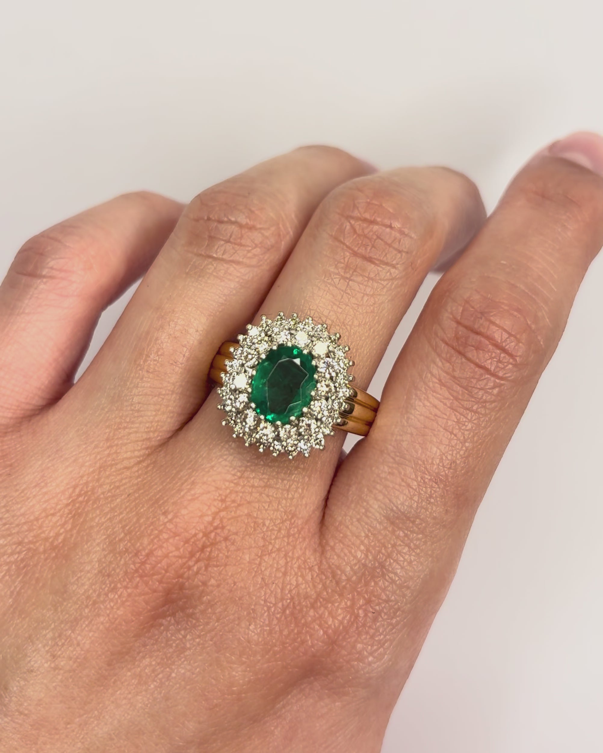 Bague Marguerite Émeraude 1.40 carat &amp; Diamants 0.84 carat "Maia"