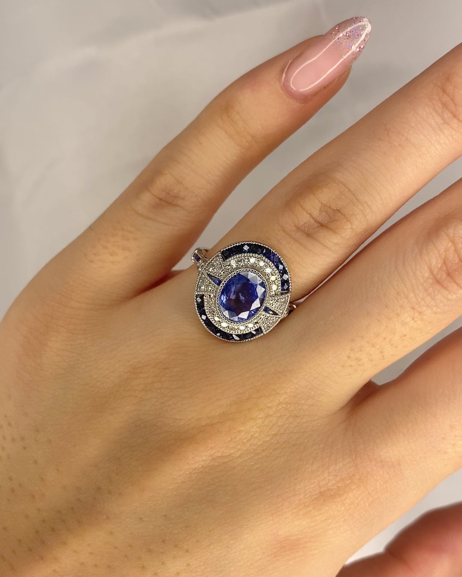 Anillo estilo Art Déco zafiros 2,48 quilates y diamantes "Noa"