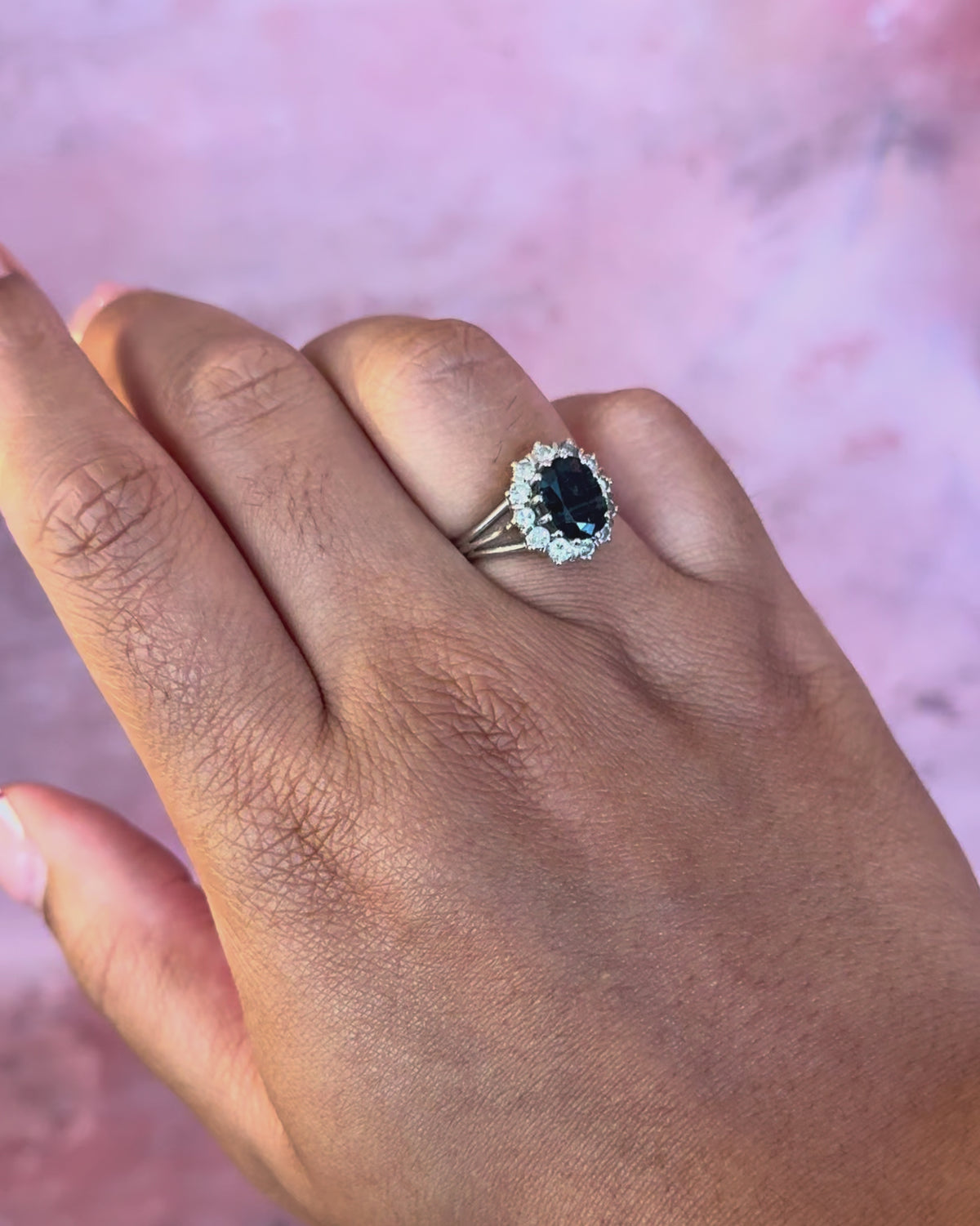 Anillo Marguerite Zafiro 1.60 quilates y Diamantes 0.60 quilates "Selma"