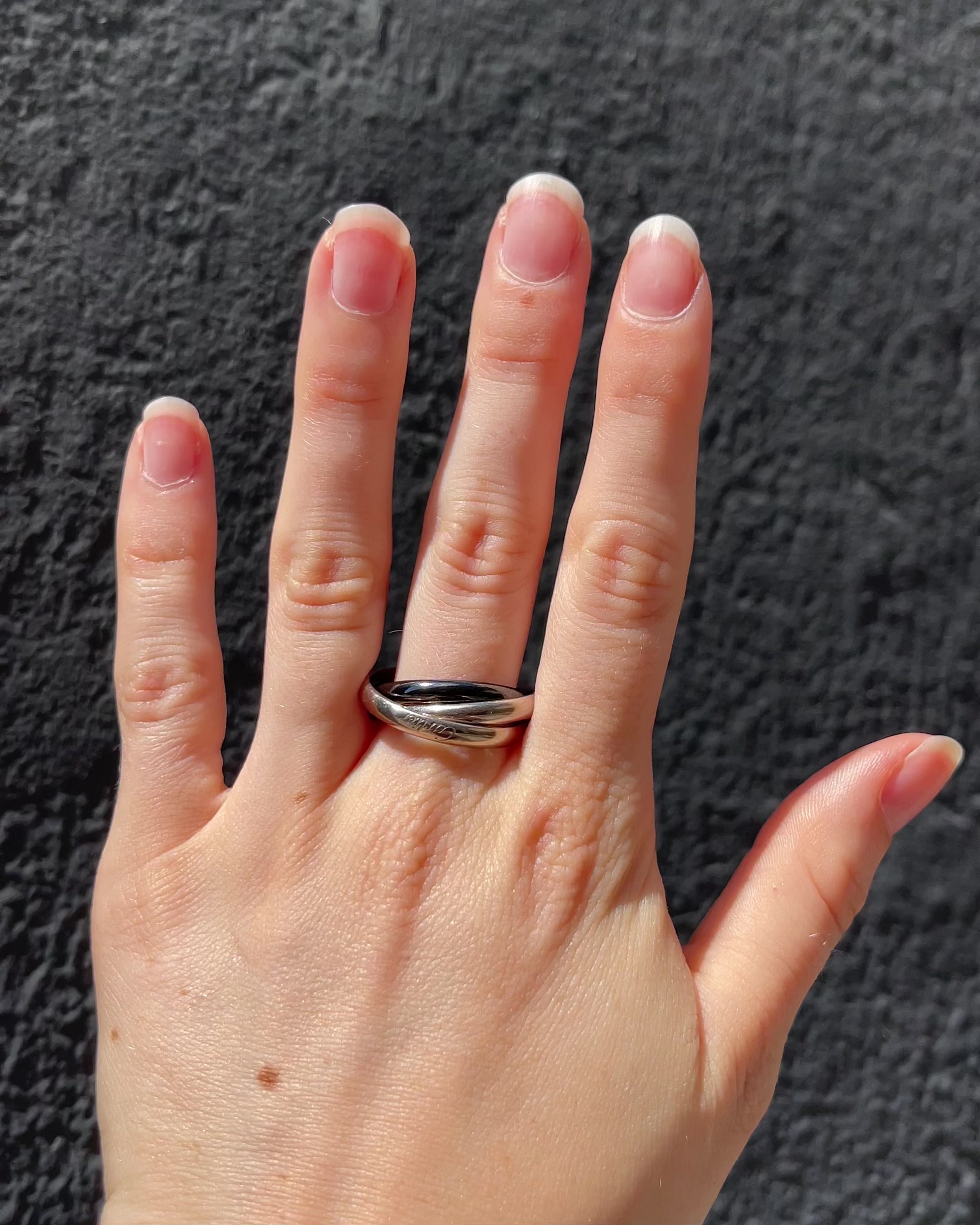Anillo Cartier Trinity Oro Gris 18 quilates y Cerámica