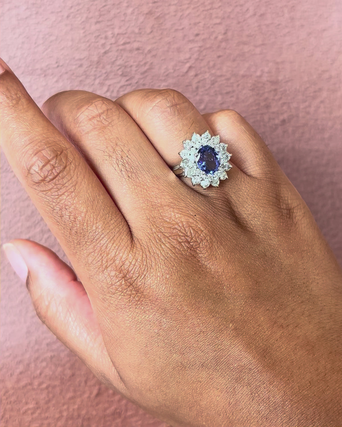 2.16-carat Tanzanite &amp; 1.26-carat Diamond “Océane” Daisy Ring