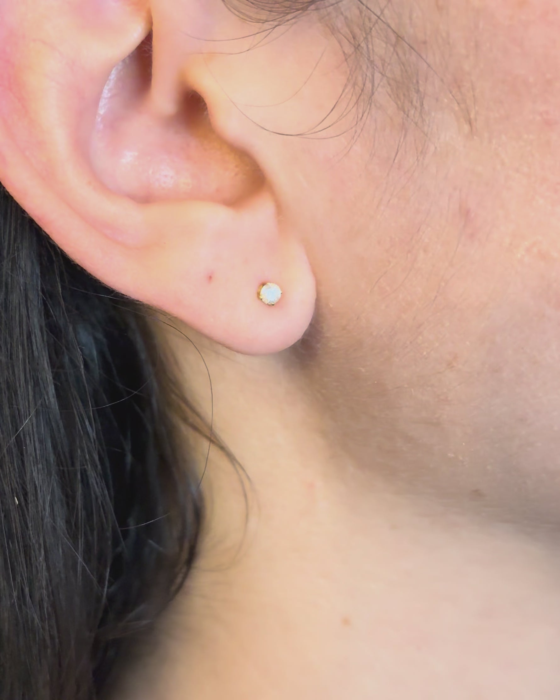 Diamond Stud Earrings 0.14 carat "Emilia"