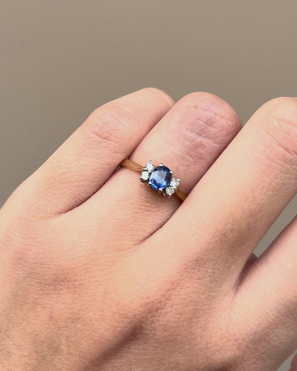 Trilogy Sapphire &amp; 4 Diamonds Ring &quot;Naé&quot;