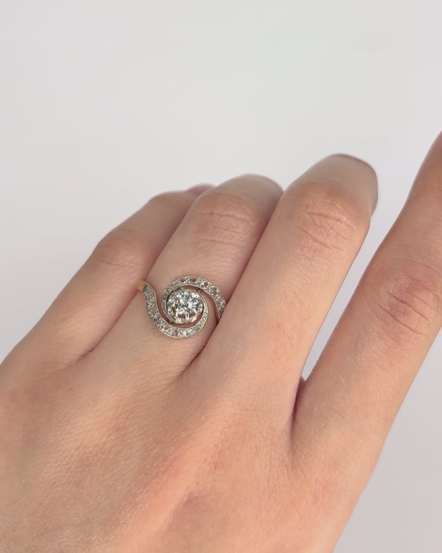 Bague Tourbillon Style Art Nouveau Diamants 0.40 carat "Tallulah"