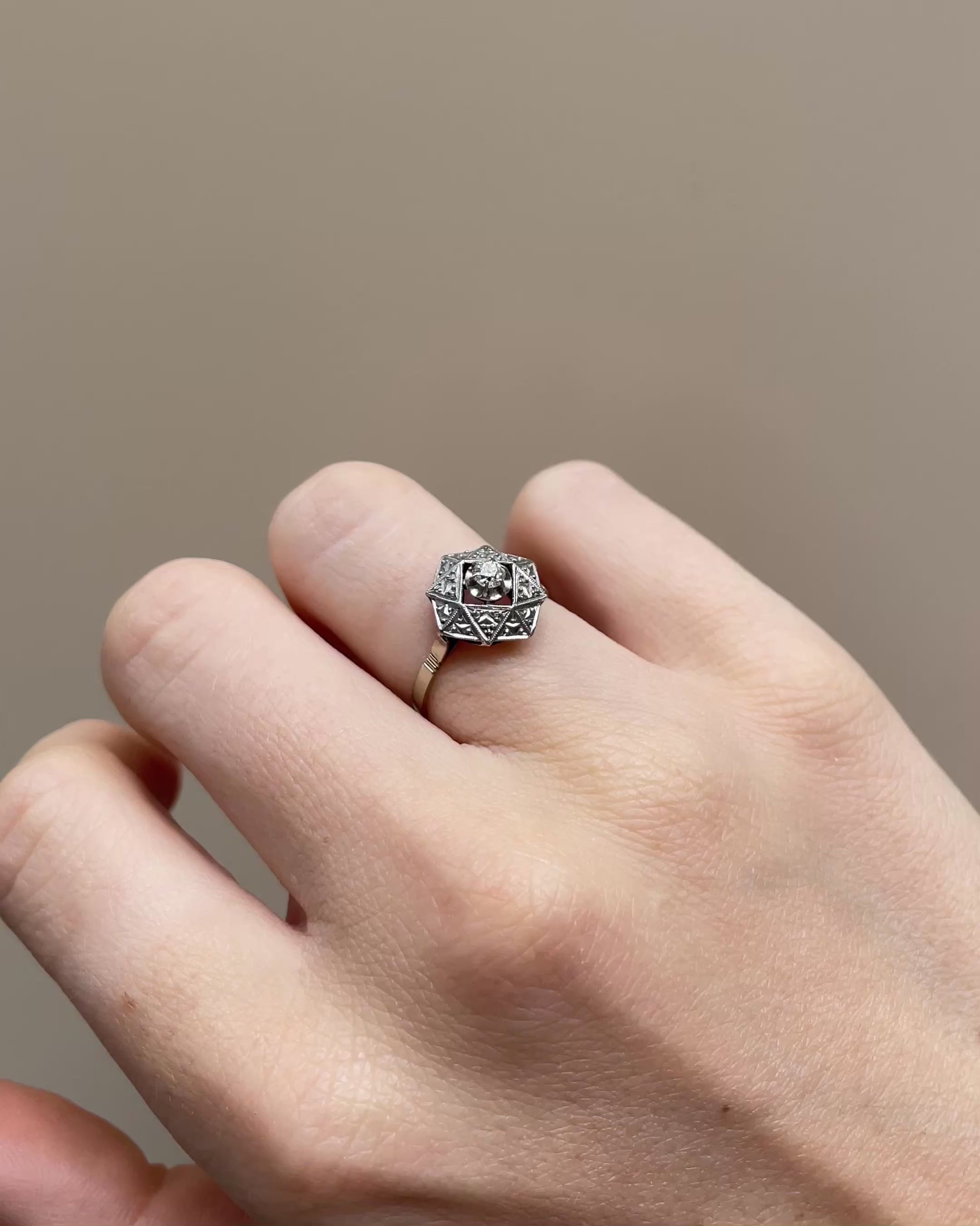 Anillo Art Déco Diamante 0.10 Quilate "Constance"