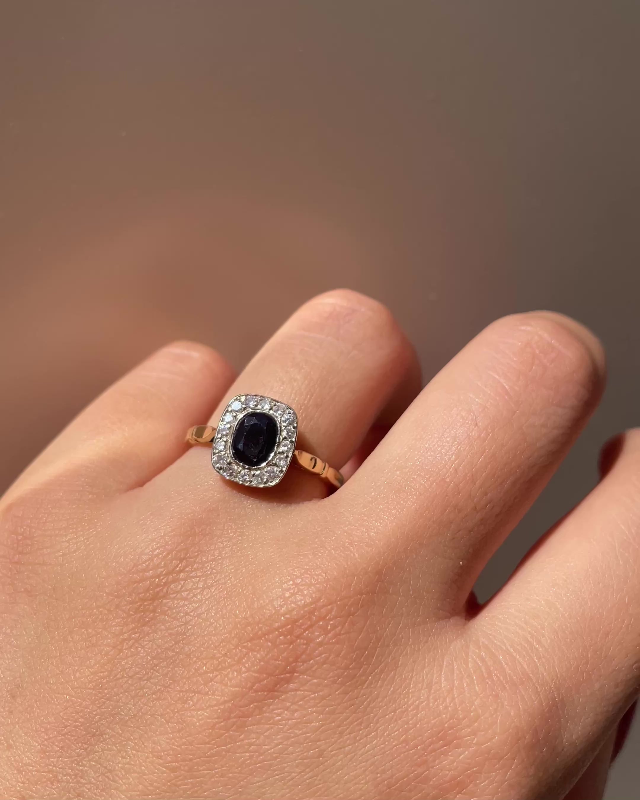 Bague style Art-Déco Saphir 0.75 carat &amp; Diamants "Séraphine"