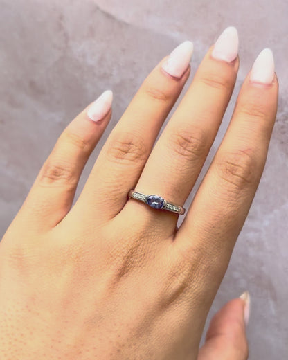 Solitaire Ring Tanzanite &amp; Diamonds "Daliah"