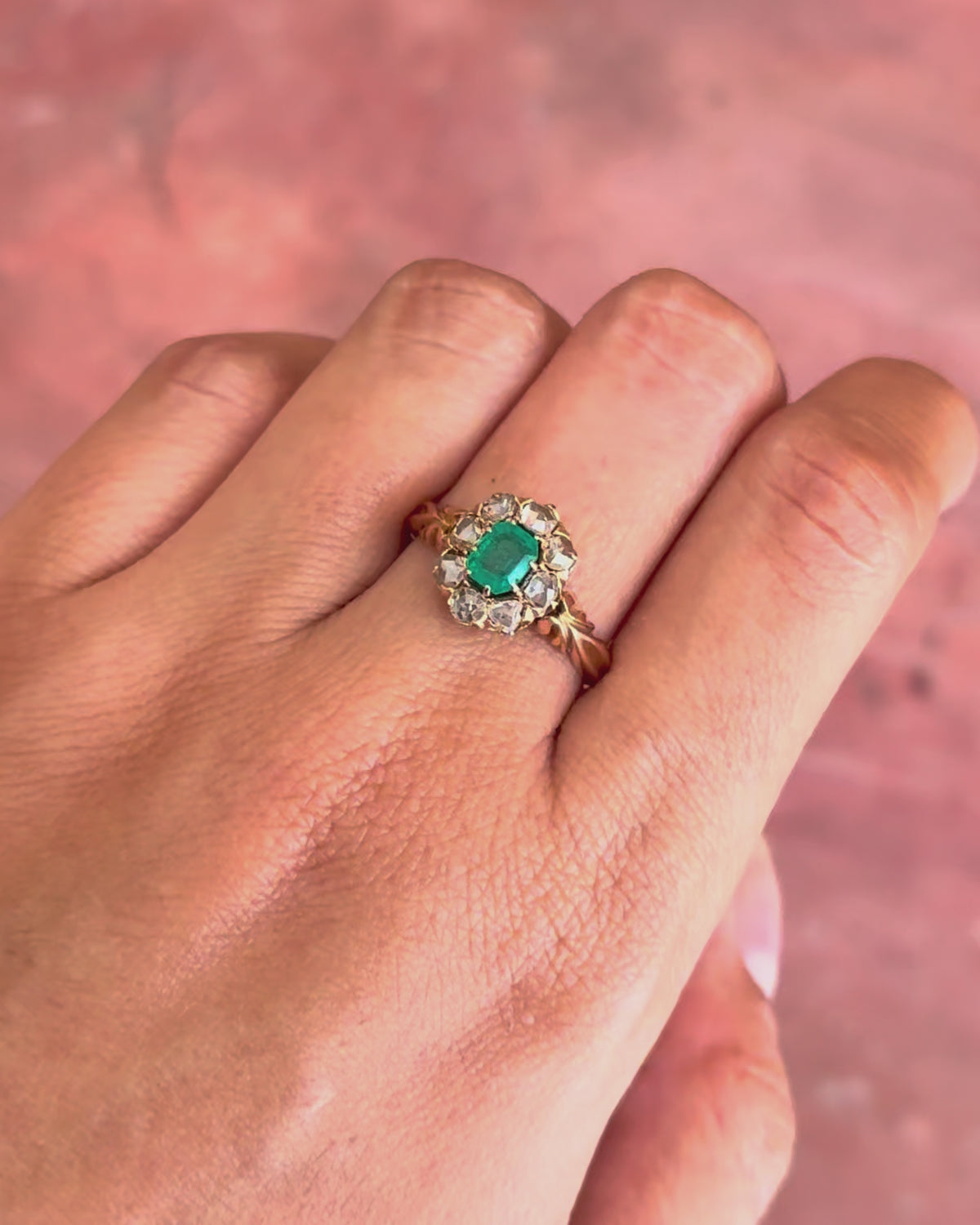 Bague Marguerite Art-Déco Émeraude 0.60 carat &amp; Diamants 0.40 carat "Cléa"