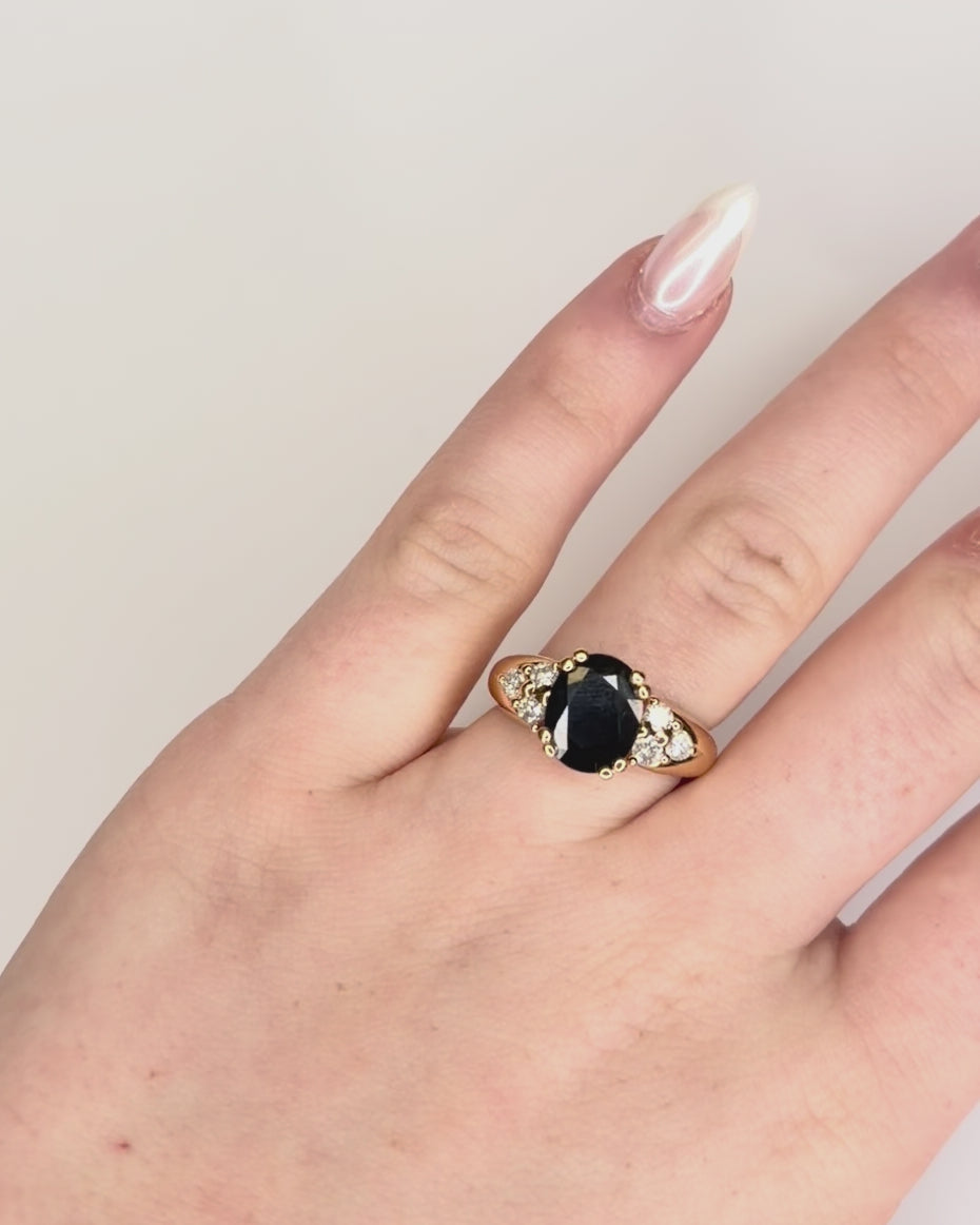 Anillo Trilogía Zafiro 3.50 quilates y Diamantes 0.42 quilates "Cécilia"