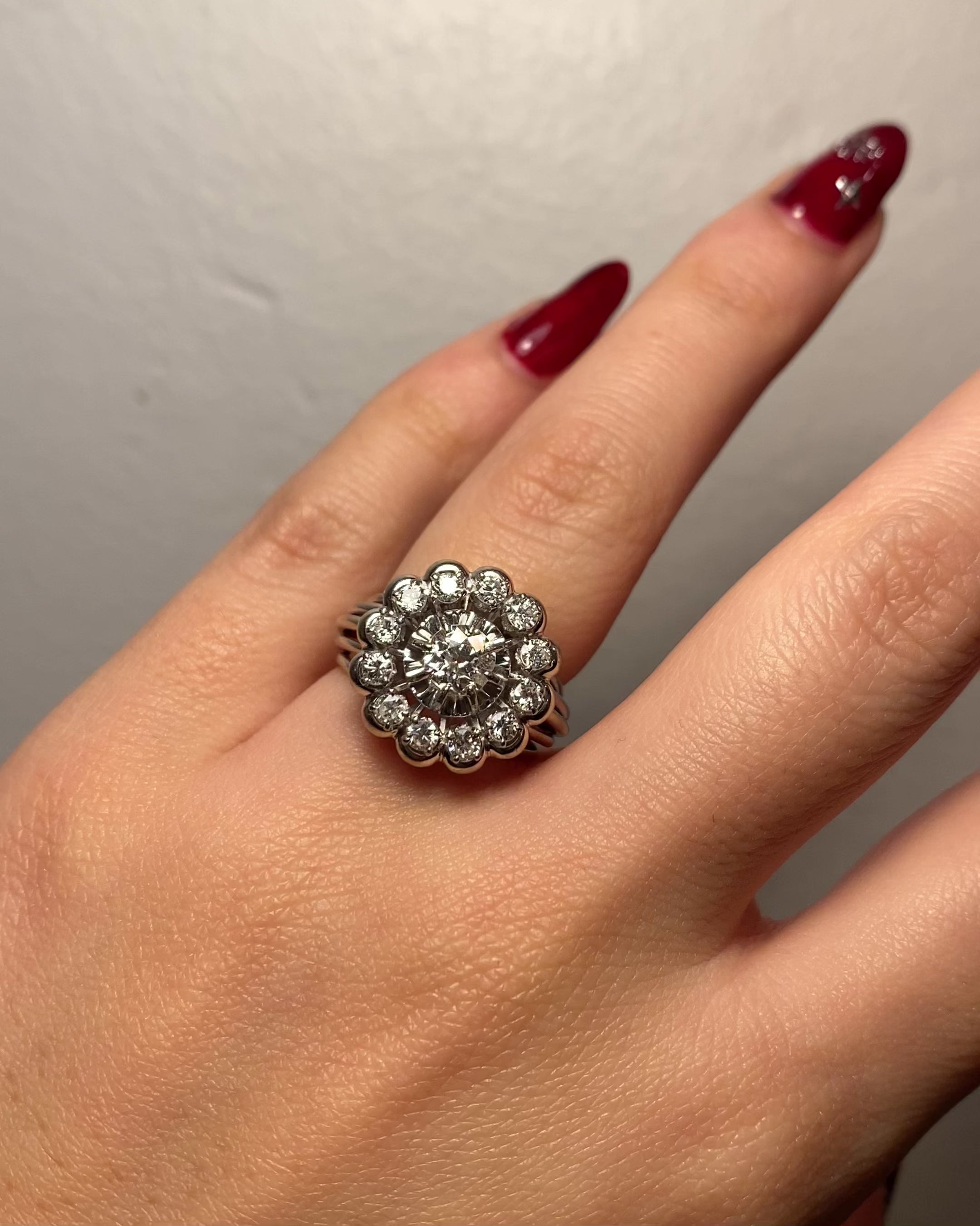 Daisy Diamond Ring 0.93 carat "Olie"