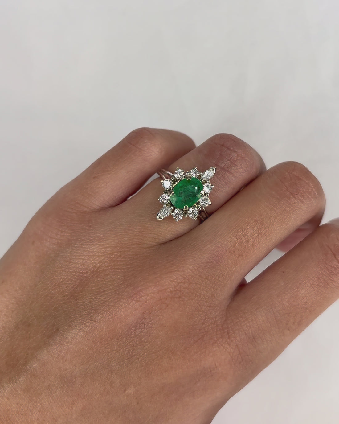 Bague Marquise Émeraude 1.40 carat &amp; Diamants 0.62 carat &quot;Leslie&quot;