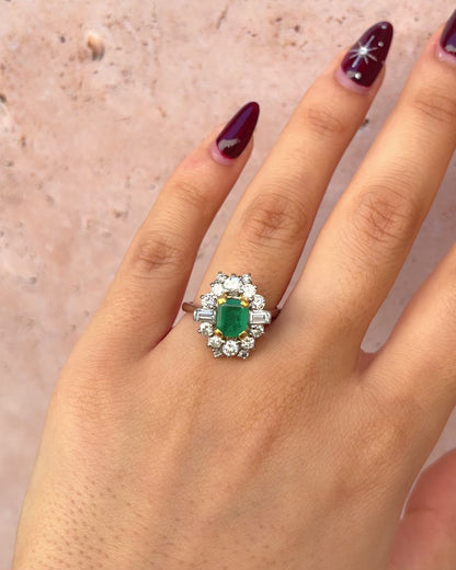 Anillo Margarita Esmeralda 1.30 quilates y Diamantes 1.04 quilates "Beatriz"
