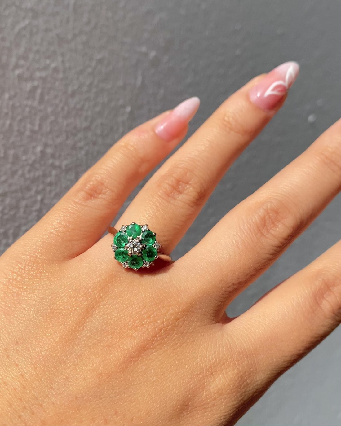Bague Marguerite Emeraude 1.30 carat &amp; Diamants &quot;Fleur&quot;