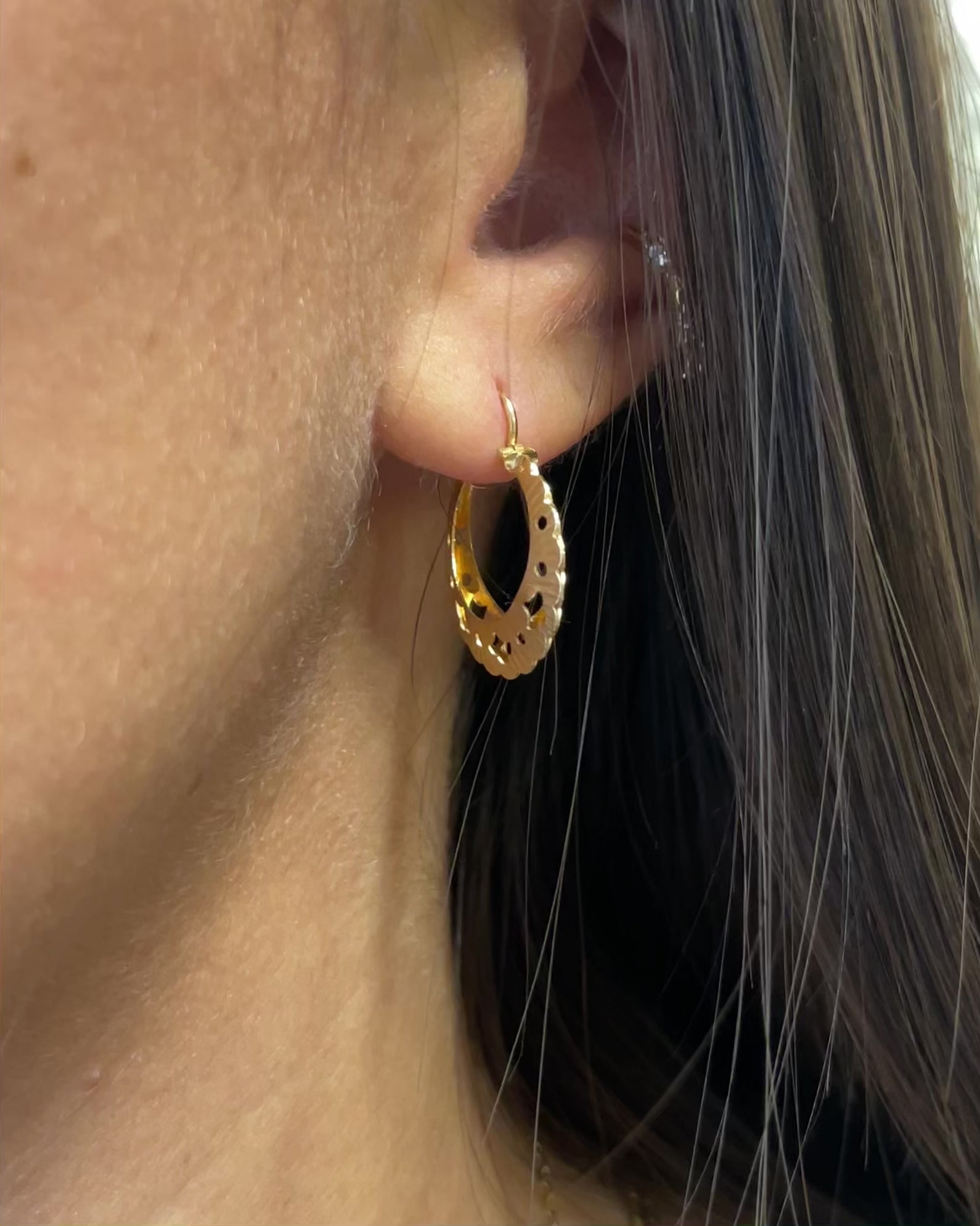 18 carat Yellow Gold Creoles 1.94 g "Mireille"
