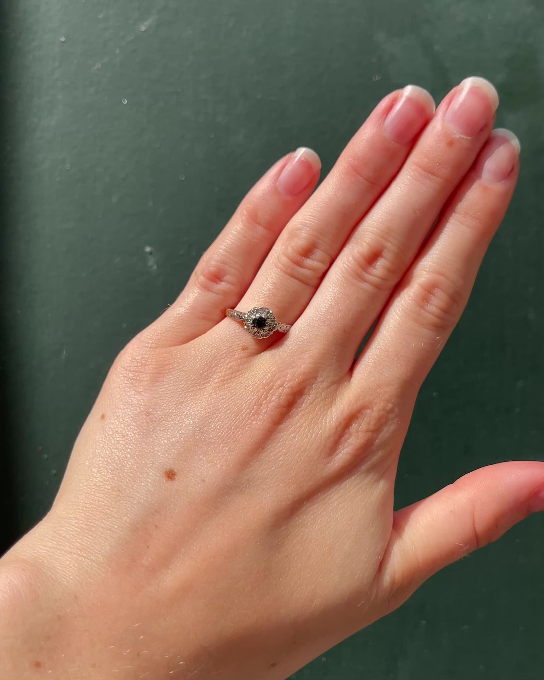 Bague Marguerite Saphir 0.20 carat &amp; Diamants &quot;Hortense&quot;