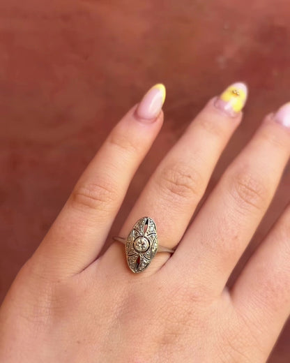 Anillo marquesa art déco con diamantes de 0.22 quilates "Cassiella"