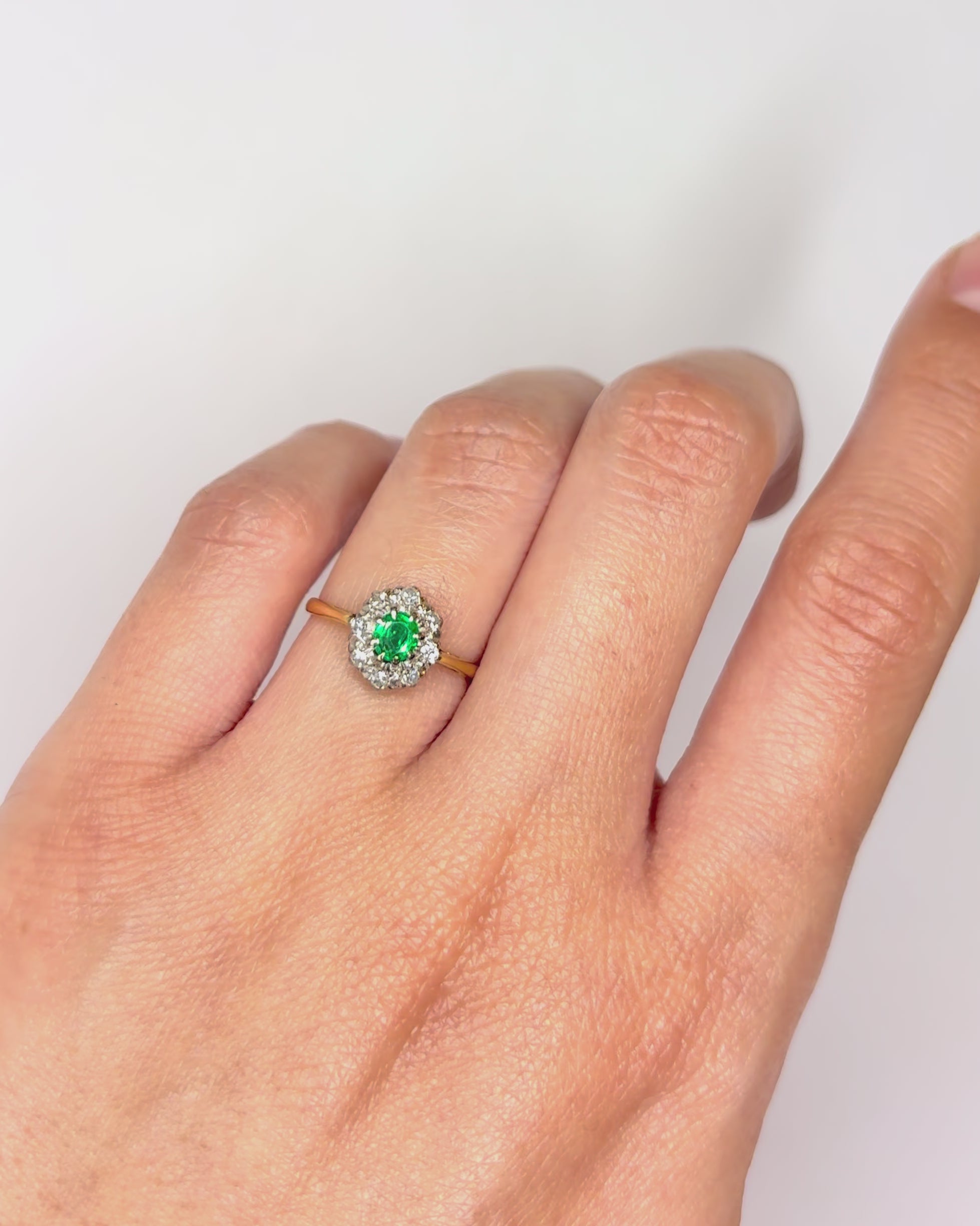 Emerald and Diamond Daisy Ring "Shana"