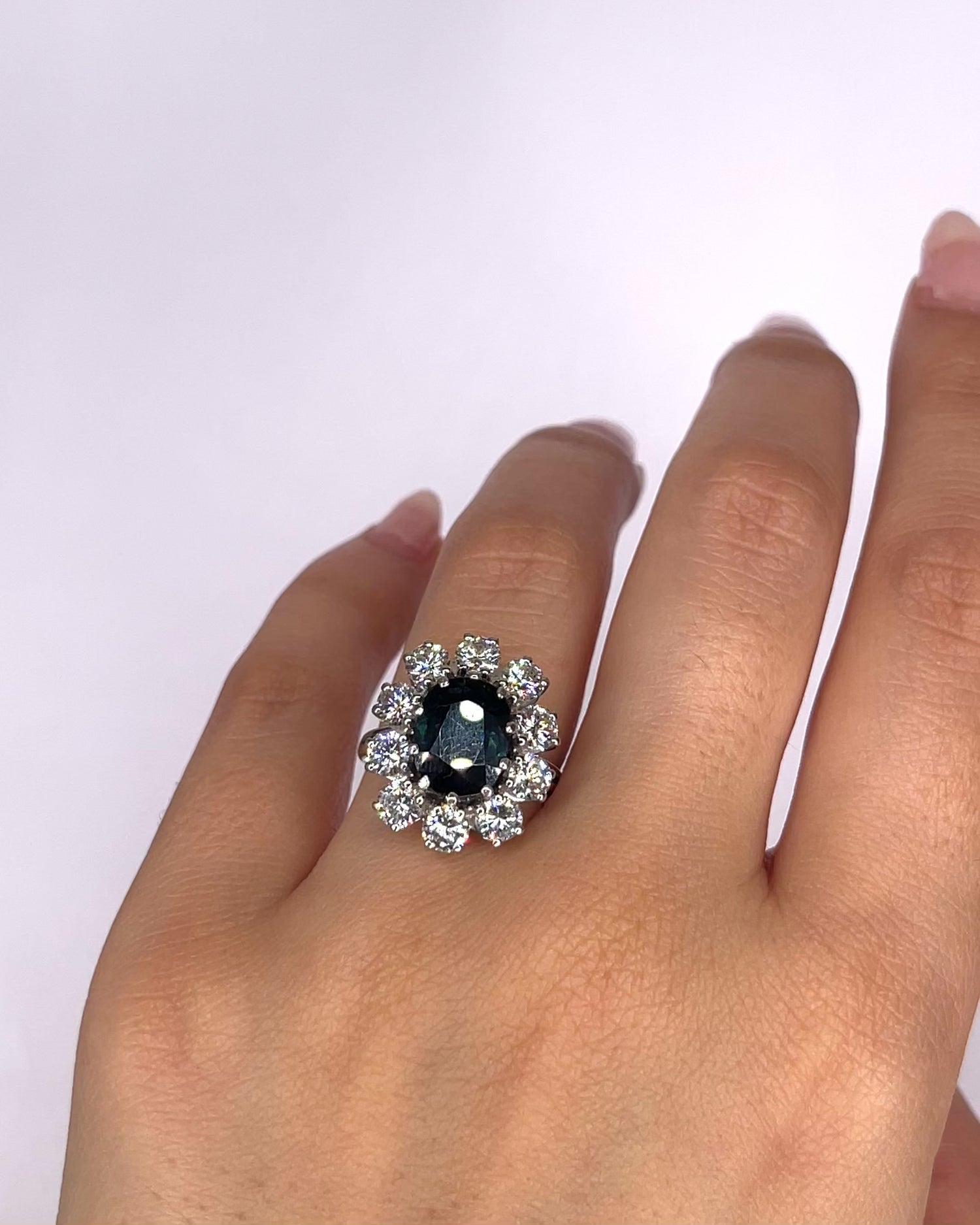 Bague Marguerite Saphir 3.10 carats, Diamants 2 carats &amp; Or 6.2g "Aurélia"