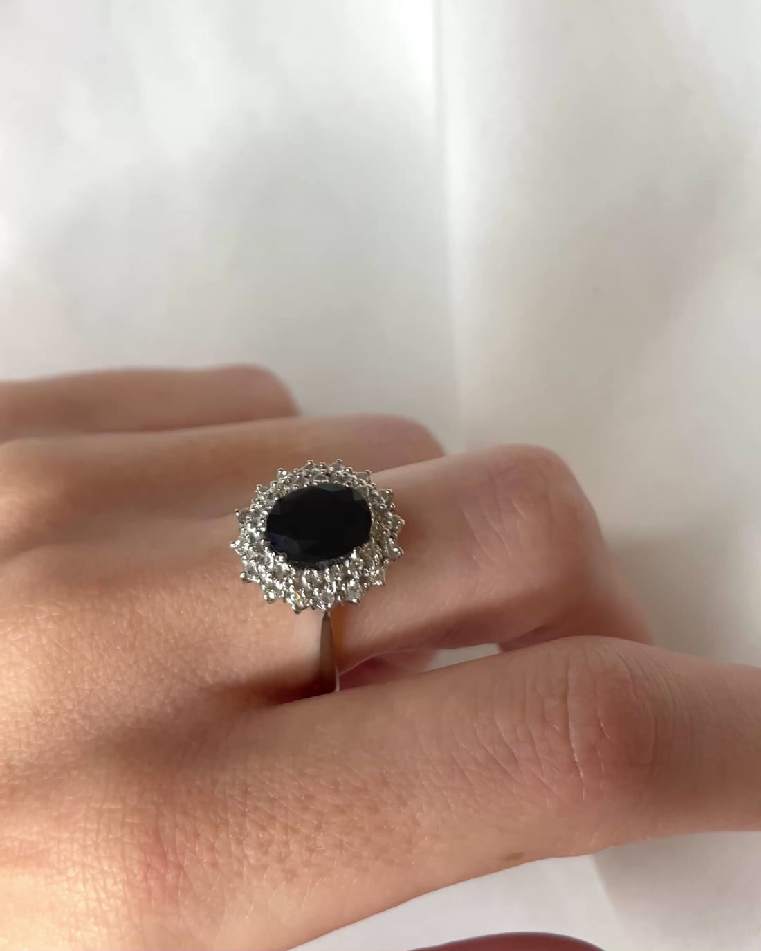 Bague Marguerite Saphir 2.20 carats &amp; Diamants 0.32 carat &quot;Angèle&quot;