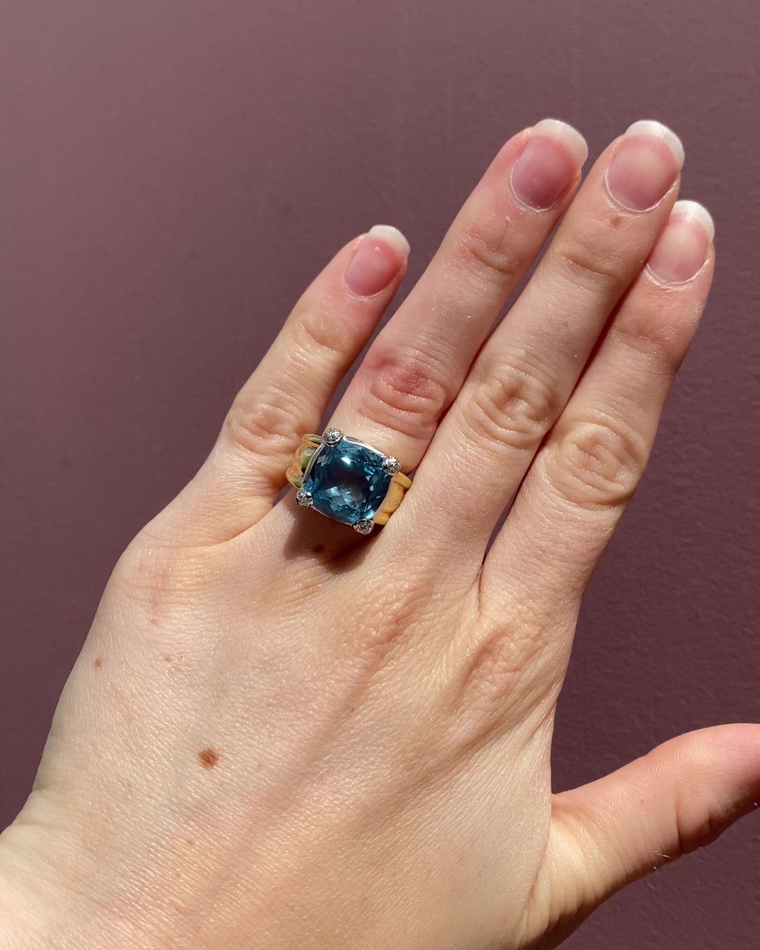 Bague Topaze 8.20 carats, Diamants &amp; Or 11,9g &quot;Nevada &quot;