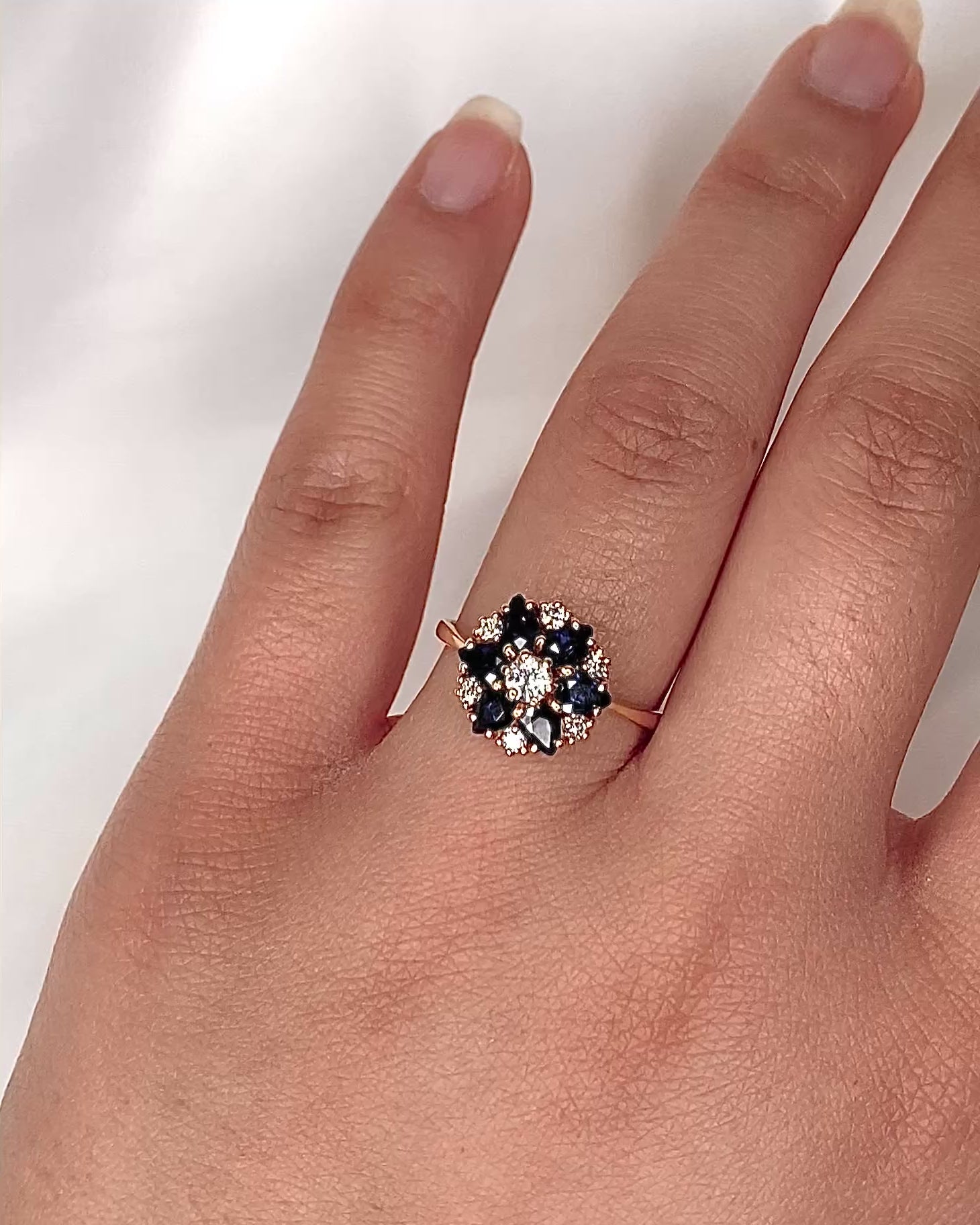 Bague Marguerite Diamants 0.39 carat &amp; Saphirs "Katiba"