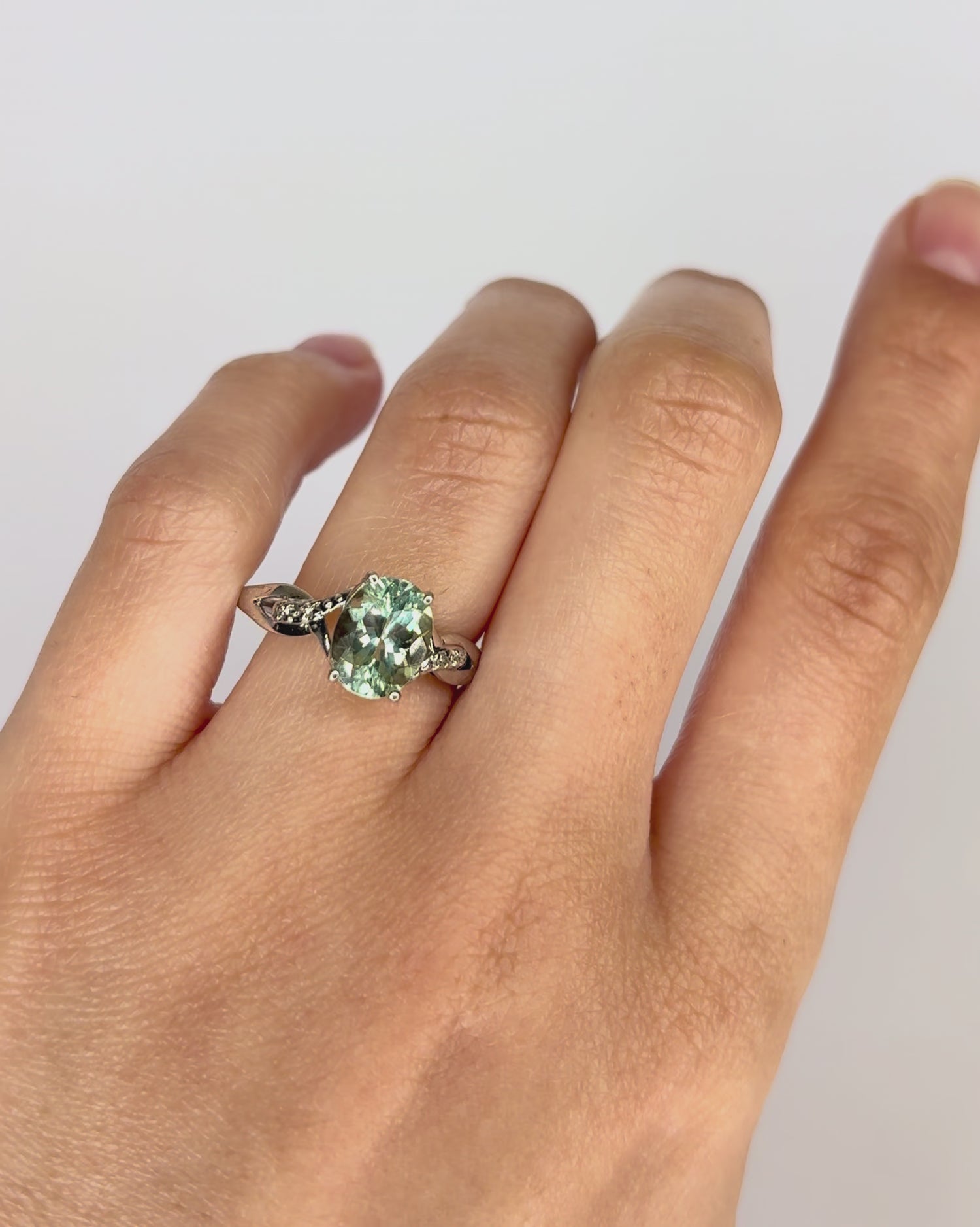 Bague Solitaire Tourmaline Verte 2.30 carats &amp; Diamants "Rita"