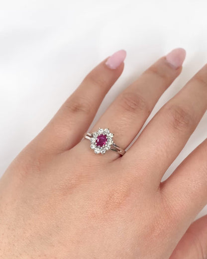 Anillo Margarita Rubí 0,55 quilates y Diamantes 0,30 quilates "Adeline"