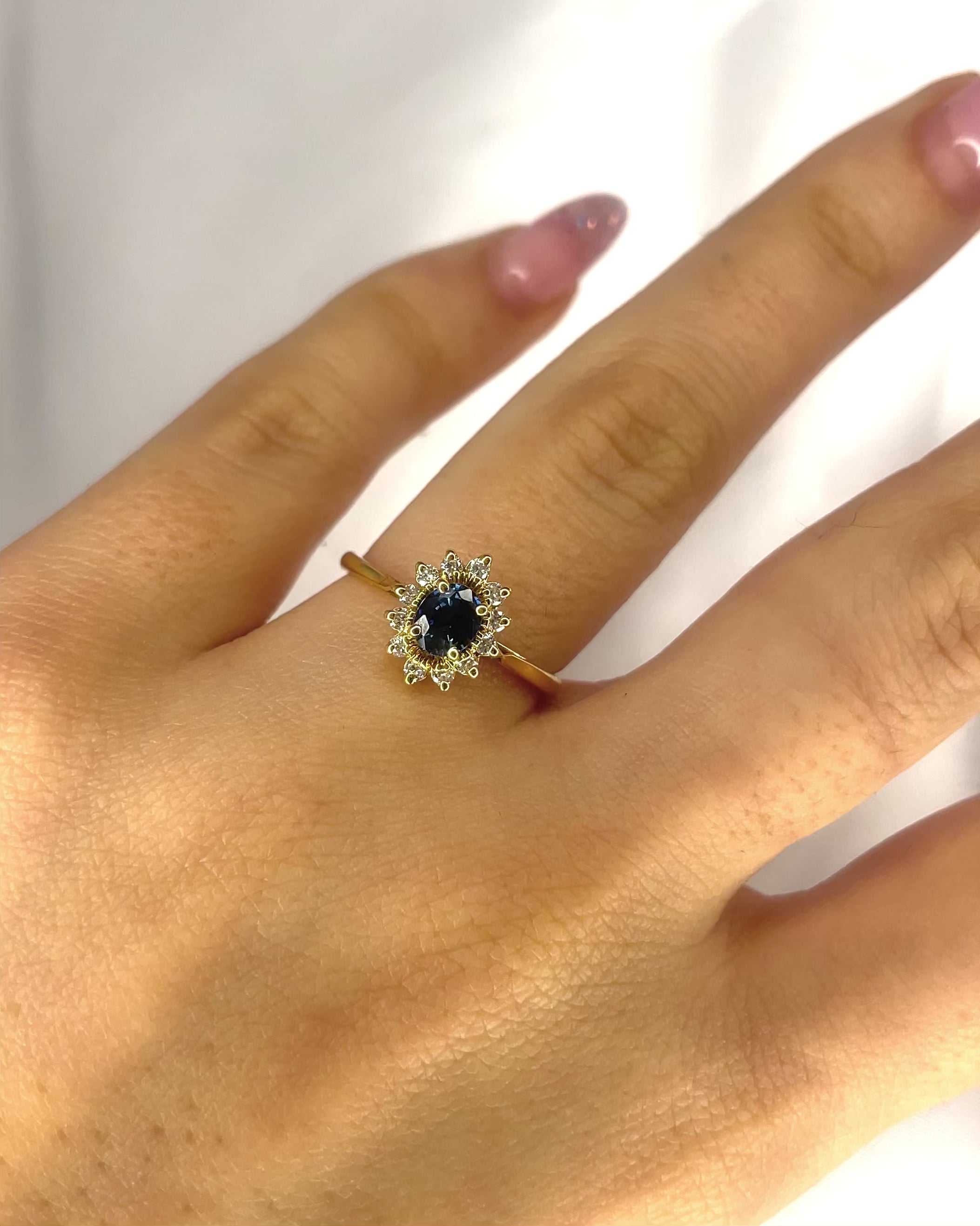 Bague Marguerite Saphir 0.54 carat &amp; Diamants "Astrée"