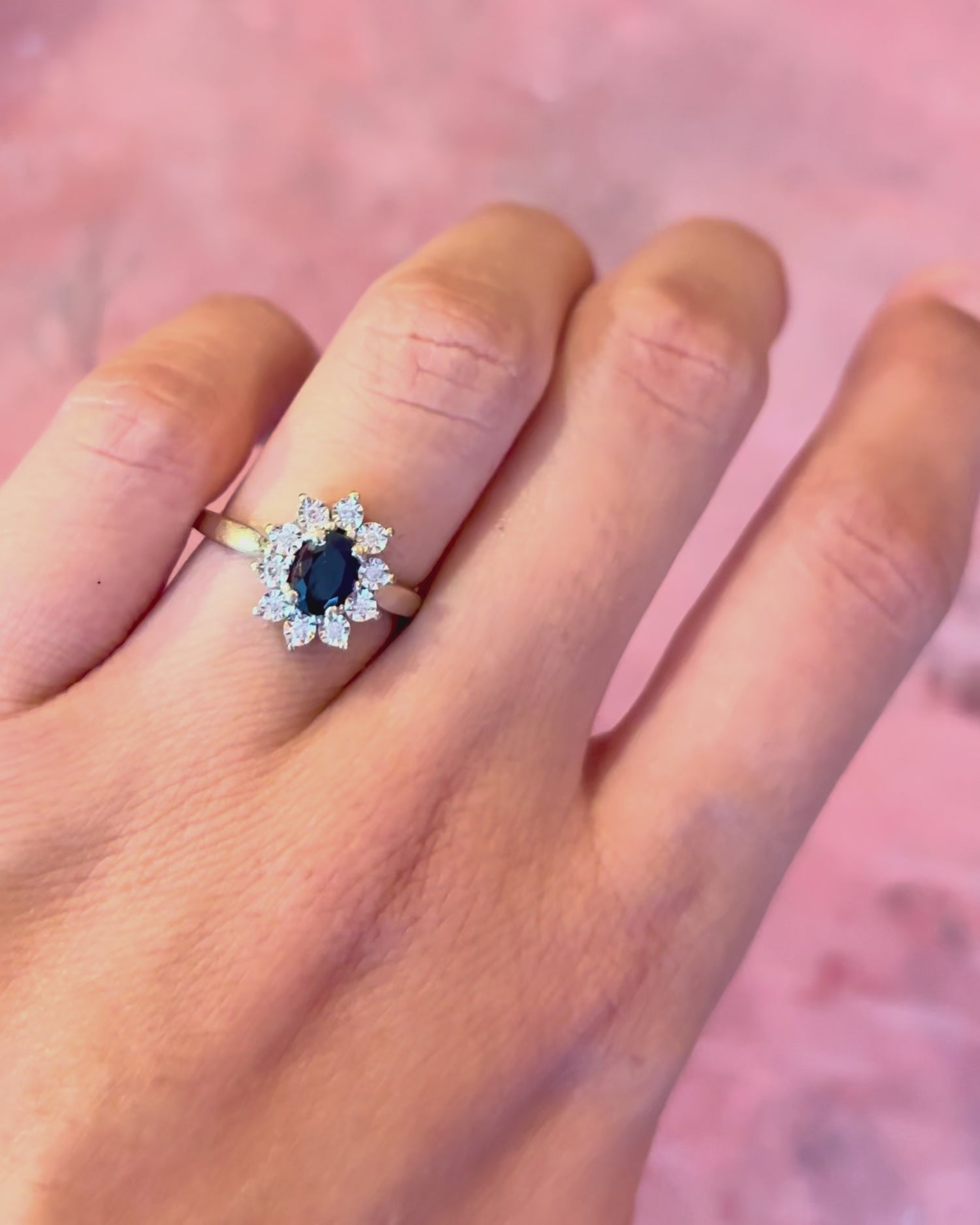 Marguerite Sapphire &amp; Diamonds Ring "Pavanne"