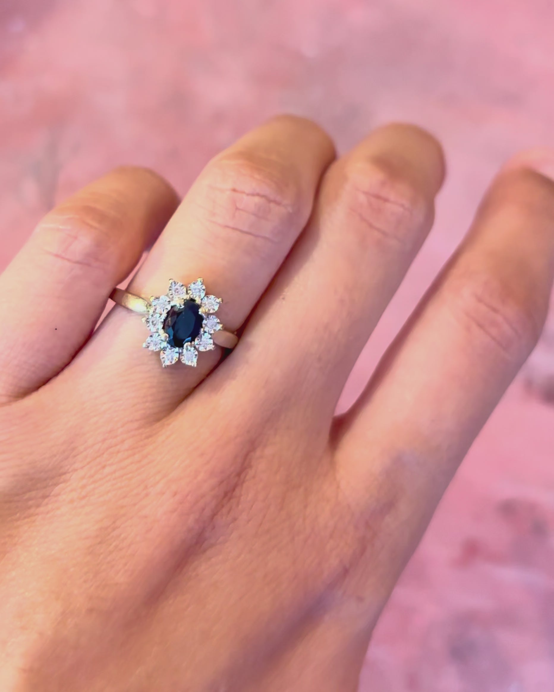 Marguerite Sapphire &amp; Diamonds Ring "Pavanne"